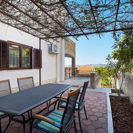 Limun-1 By Interhome * تروغير