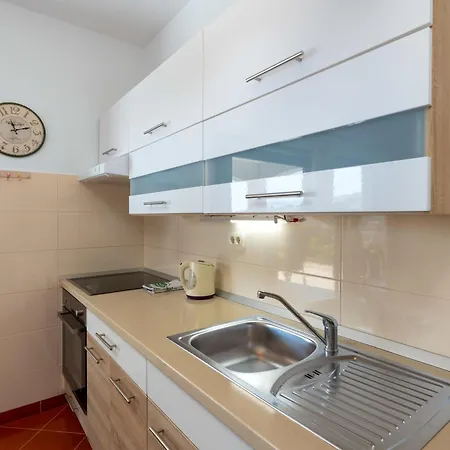 Apartamento Limun-1 By Interhome